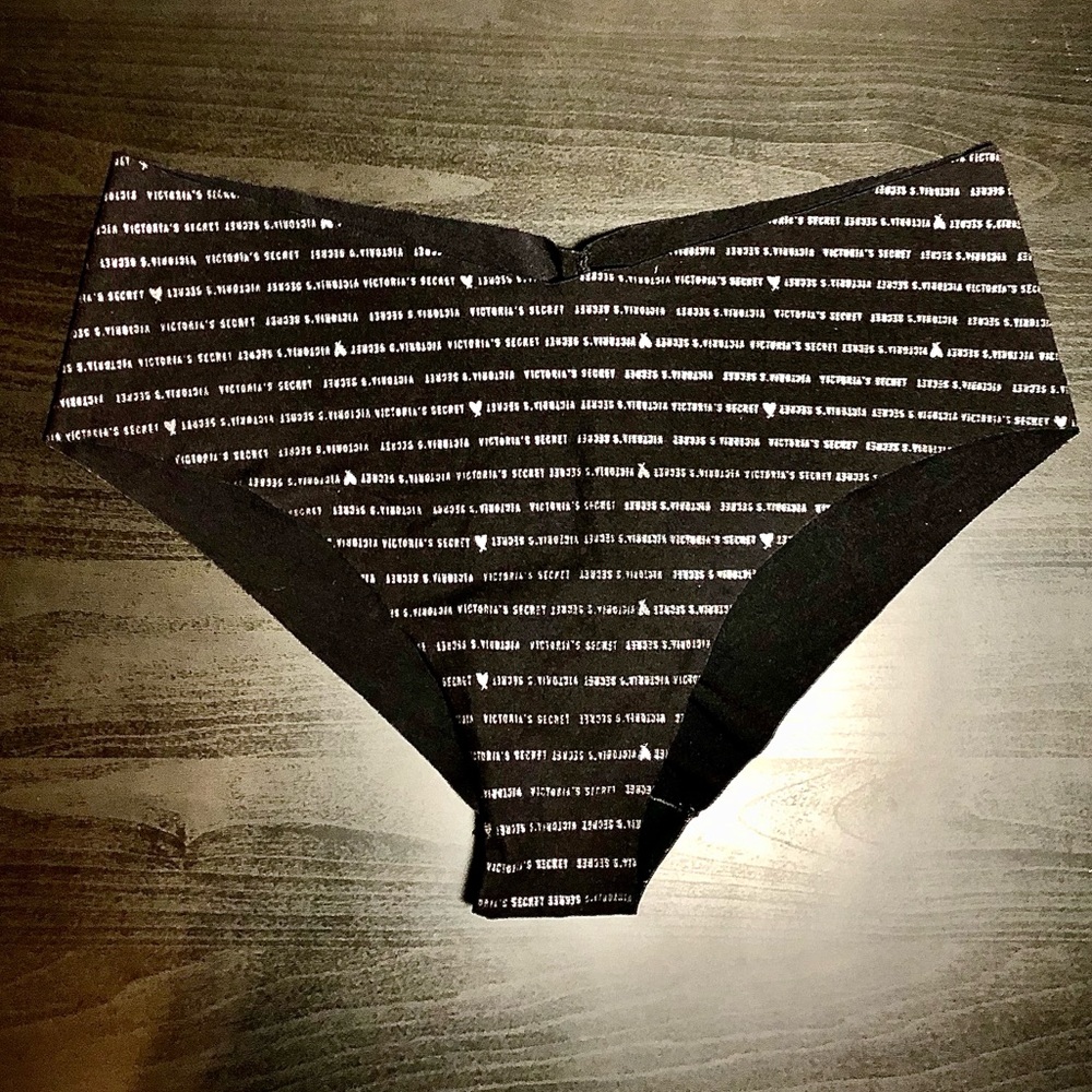 🦚2/$12- Victoria’s Secret Black No Show Panties- Size XL- NWOT